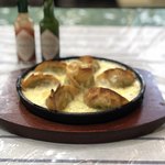 鉄なべ餃子 楓 - 揚げ餃子 チーズ乗せ