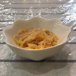 鉄なべ餃子 楓 - サービスのもやし
