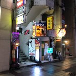 鉄なべ餃子 楓 - 外観(この建物の一階)