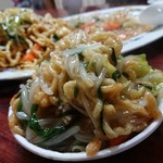 岐阜屋 - ニラ、キャベツ、人参、もやし、豚肉。
中華あんかけはあっさりした味付けです。