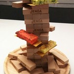 グランド ダイア - ジェンガに挟まれたカステラ