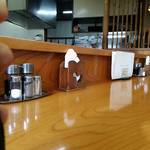 レストラン 自由軒 - お店の様子   カウンター席とこあがりがあります。