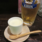 Sakenomi Yokochou Teshi - いつものお通しはミニ茶碗蒸し。