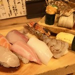 魚路 - 特上にぎりセット
      (特上ウニのみ追加注文)