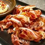 博多串焼き バッテンよかとぉ - 「豚ナンコツの燻製」(486円税込)。