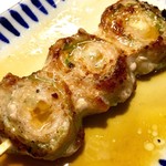 博多串焼き バッテンよかとぉ - 「はくさい肉巻き」(249円税込)。