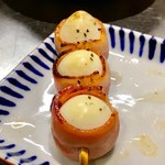 博多串焼き バッテンよかとぉ - 「うずらベーコン」(206円税込)。