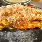博多串焼き バッテンよかとぉ - “山芋お好み焼き”の断層写真。