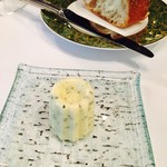 プレスキル - バケットと海藻バター❗️
      バター美味し〜〜い♡