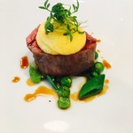 プレスキル - 仔牛フィレ肉、豆と。
      レア具合、柔らかい！美味しい！
      卵黄のソース。
      黄赤緑！パレット。