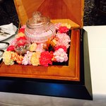 プレスキル - 宝石箱。1段目。
      オランジェット、ギモーヴ、チョコ