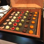 プレスキル - 2段目！
      クッキーやフィナンシェ、生チョコやマカロンな〜ど〜