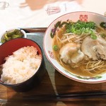 下松サービスエリア（下り線）フードコート - 2018年3月　ラーメンとライス（820円）