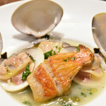 ピッツェリア・エ・バール・レガーメ - 蛤と金目鯛と魚のブロードと白いんげん豆など