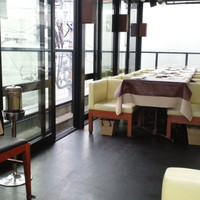 オッティモ・シーフード・ガーデン 新宿店 - ガラス張りで開放的な座席。グループにいいですね！