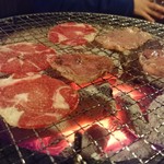 Kokusangyuu Yakiniku Tabehoudai Nikushou Sakai - 炭火で♪