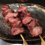 ゑちぜん屋 - ノドガシラ(左)とカシラ ウマし！