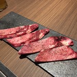 熟成焼肉 マルニク - タン厚切り