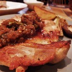 アティコドス - 鶏モモ肉のプランチャ