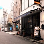 アティコドス - この奥に小田急線の南西口