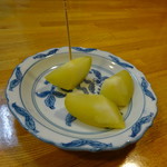 加津 - サービスで頂いたリンゴの漬物