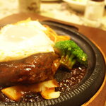 ハンバーグステーキ（セットで１６８０円）