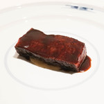 CHIUnE - 鹿肉の炭焼き、十年熟成赤酢ソースとなめこのピューレ