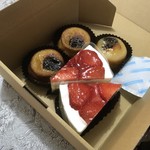 藤原洋菓子店 - 苺のショートケーキ（450円）、ファーブルトン（300円）_2018年3月