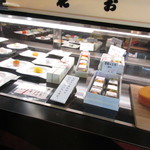 Okashi Dokoro Hanaoka Karuizawa Ten - 商品陳列