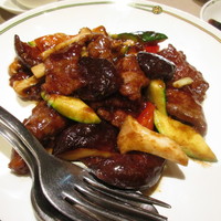 中国飯店 市ヶ谷店 - 牛肉とキノコ炒め