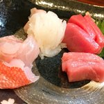 よねさん - お造り盛り合わせ　マグロ・白えび・金目鯛・真鯛