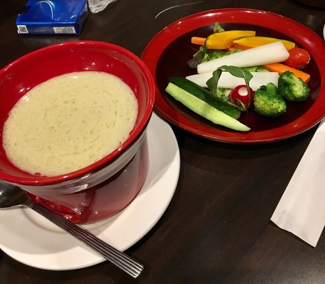 食彩yaku（ヤク）- 喜多方の居酒屋｜地元食材と豊富なお酒でくつろぐ