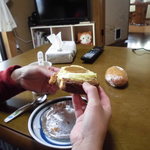 ベーカリーいずみ - プリンちゃんを食べる