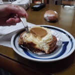 ベーカリーいずみ - プリンちゃんを食べる