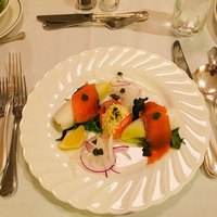 帝国ホテル 大阪 - スモークサーモンとポテトサラダの取り合わせ