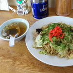 東部食堂 - 焼きそばとおまけの中華スープ