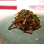 エクアトゥール - 和牛と帆立、平貝　蕨や独活など春の山菜と