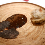 エクアトゥール - 鼈と鶏軟骨のフリット　黒トリュフ　赤ワインソースで