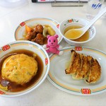 餃子の王将 - 餃子3個￥129 　天津飯￥288 　酢豚￥324 ・鶏の唐揚げ　￥324