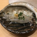 鮨 真菜 - 白魚 床伏(鮑？)の貝殻を模した器が面白い