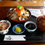 平野鮮魚 - ８００円海鮮丼