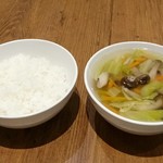 鉄板中華 青山シャンウェイ - ご飯とスープ