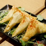 KOYOI　炭火焼と旬菜 - チーズと大葉の包揚げ