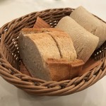 ブラッスリー ルヴェ ソン ヴェール - パン