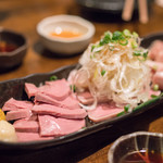 豚小家 - 2018.3 もつ刺し3点盛り（900円）はつ、たん、りんげる