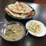 Handi レストラン - マトンホワイトコルマ、ロティ、サラダ