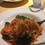 タパス＆タパス - タパスの怒りん坊(680円)とクリームパスタのタパス風クリームぺぺ(830円)♪
タパスの怒りん坊もタパス風クリームぺぺも美味しかったけど出来れば粉チーズとかタバスコがほしいトコだなぁ〜f9_9;