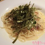 タパス＆タパス - クリームパスタのタパス風クリームぺぺ(830円)♪
タパス風クリームぺぺはクリームソースにイカとアサリ、鷹の爪も入ってピリッと引き締まってる。そして大蒜たっぷりだ！海苔もたっぷり乗ってナカナカのお味♪