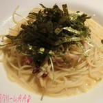 タパス＆タパス - クリームパスタのタパス風クリームぺぺ(830円)♪
タパス風クリームぺぺはクリームソースにイカとアサリ、鷹の爪も入ってピリッと引き締まってる。そして大蒜たっぷりだ！海苔もたっぷり乗ってナカナカのお味♪