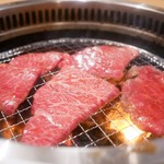 炭焼 金竜山 - 中カルビ